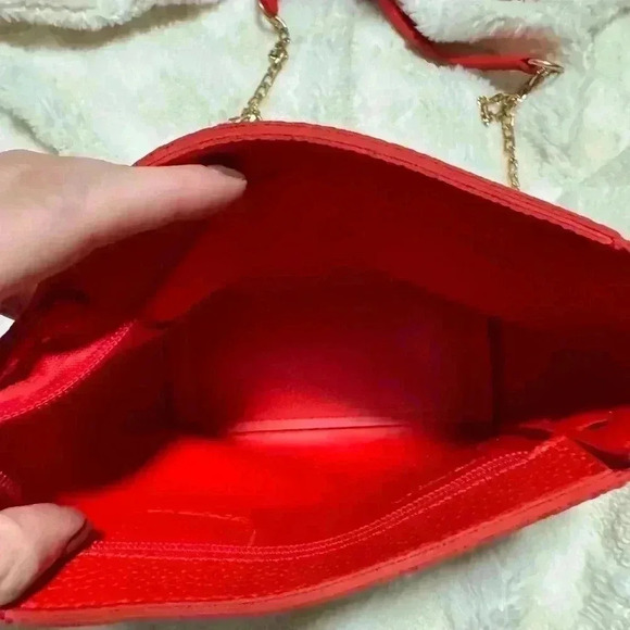 Cute small red faux leather  purse - Picture 5 of 8